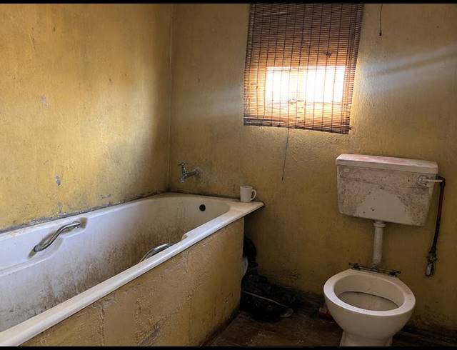 2 BEDROOM HOUSE FOR SALE IN NONQUBELA